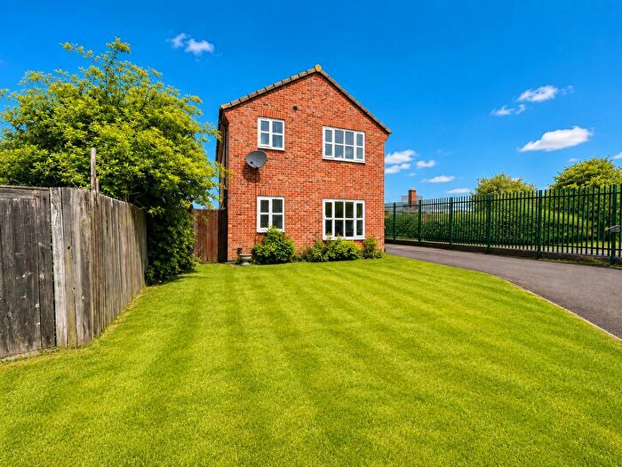 3 Bedroom Detached House For Sale In Warden Hill Road, Luton, Bedfordshire, LU2