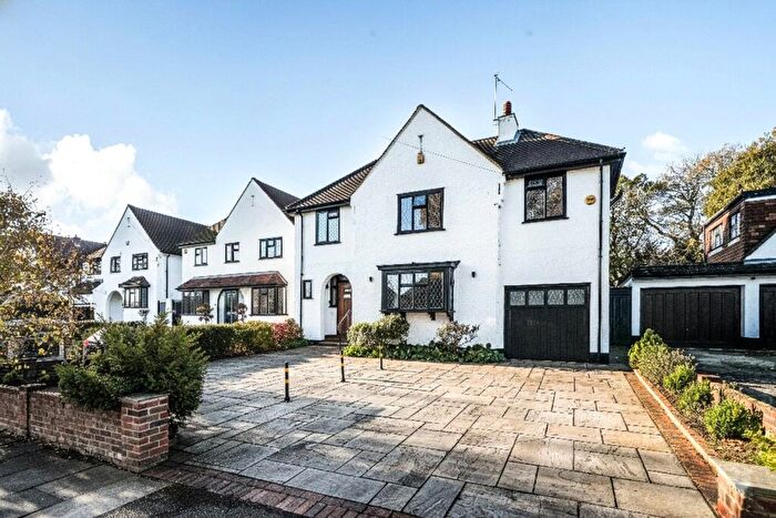 5 Bedroom Detached House For Sale In Lynwood Grove, Orpington, BR6