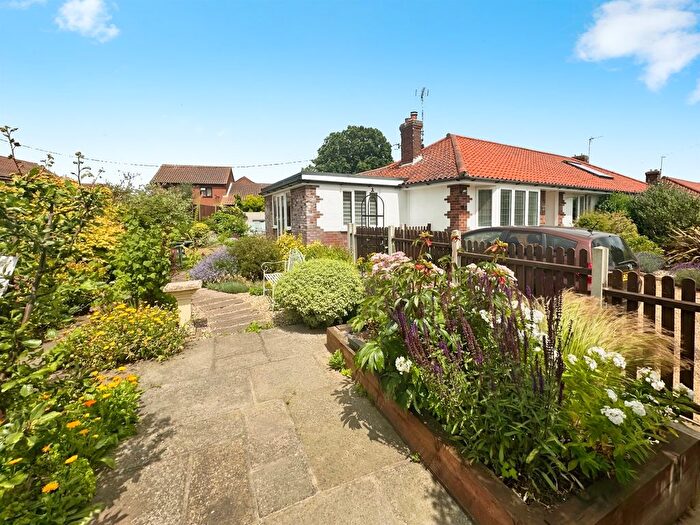 3 Bedroom Semi-Detached Bungalow For Sale In Northfield Road, Mundesley, Norwich, NR11