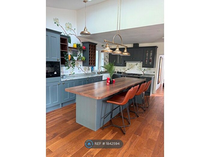 5 Bedroom Detached House To Rent In Cleanthus Road, London, SE18