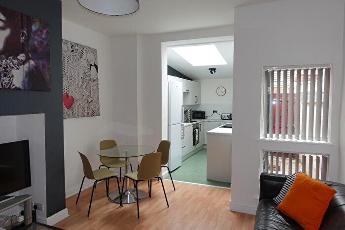 4 Bedroom Terraced House To Rent In Chilworth Street, Rusholme, Manchester, M14