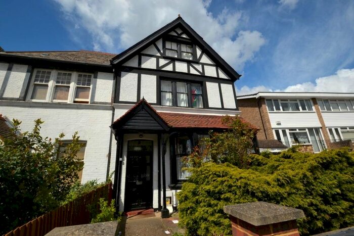 5 Bedroom Flat To Rent In Cranes Park Avenue, Surbiton, KT5