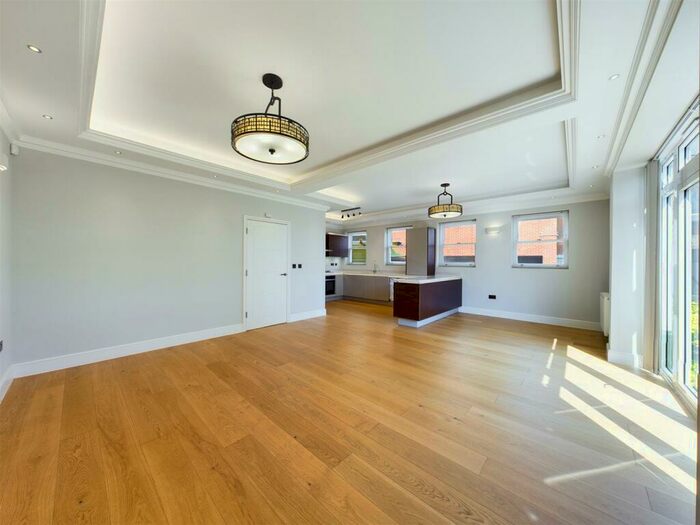 2 Bedroom Apartment To Rent In White Hart Lane, London, SW13