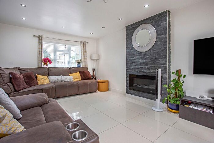 4 Bedroom Detached House For Sale In Worple Road, Staines-Upon-Thames, Surrey, TW18