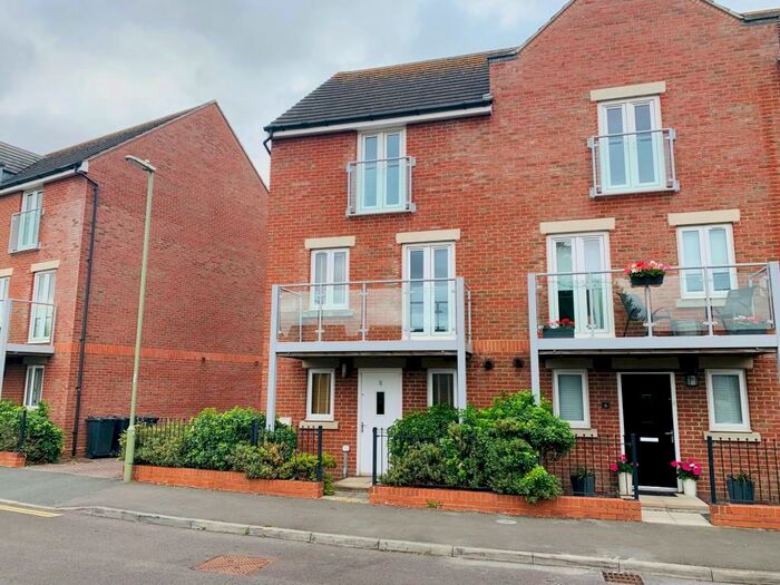 3 Bedroom End Of Terrace House To Rent In Somers Way, Eastleigh, SO50