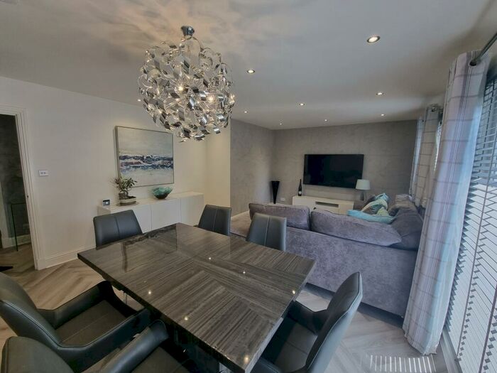 2 Bedroom Flat To Rent In Rubislaw Square, The West End, Aberdeen, AB15