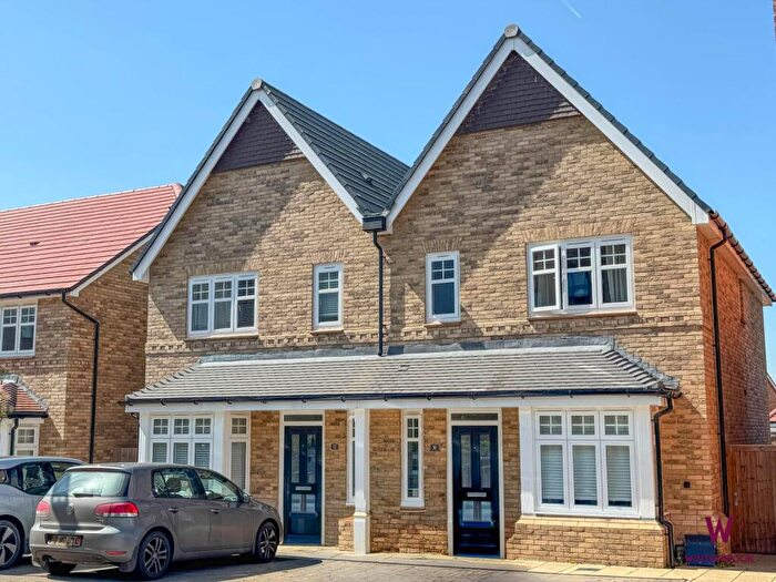3 Bedroom Semi-Detached House For Sale In Empress Drive, Wallingford, OX10
