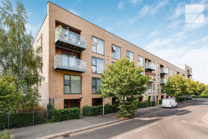 2 Bedroom Flat For Sale In Hickman Avenue, London, E4