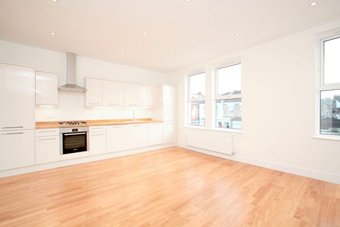 3 Bedroom Flat To Rent In Upland Road, East Dulwich, SE22
