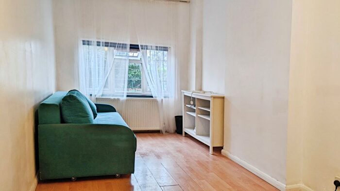 1 Bedroom Studio To Rent In Foresters Drive, Wallington, SM6