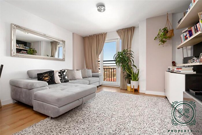 2 Bedroom Apartment For Sale In Windmill Lane, Stratford, London, E15