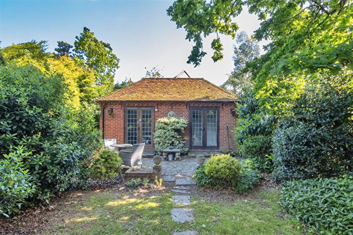 1 Bedroom Detached House For Sale In London Road, Tonbridge, TN10