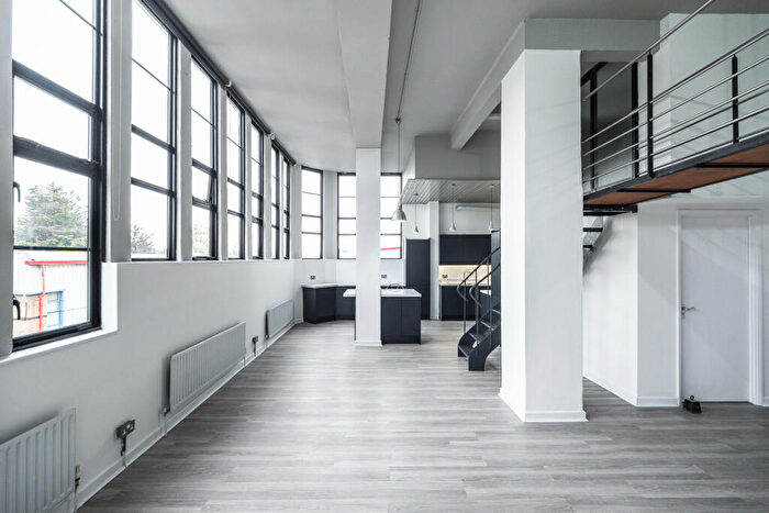 2 Bedroom Apartment To Rent In Dehavilland Studios, Clapton, E5