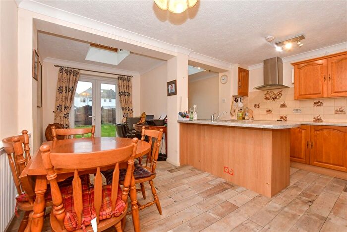 3 Bedroom End Terrace House For Sale In Queens Road, Littlestone, Kent, TN28