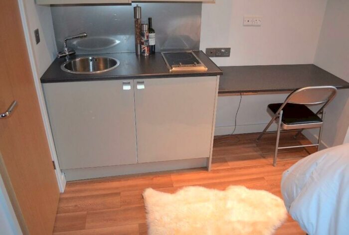 1 Bedroom Apartment To Rent In -, DE1