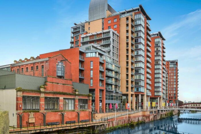 2 Bedroom Flat To Rent In Leftbank, Spinningfields, Manchester, M3