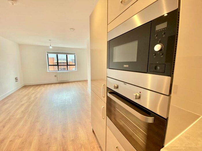 2 Bedroom Apartment To Rent In Darbyshire Road Aldershot, GU11