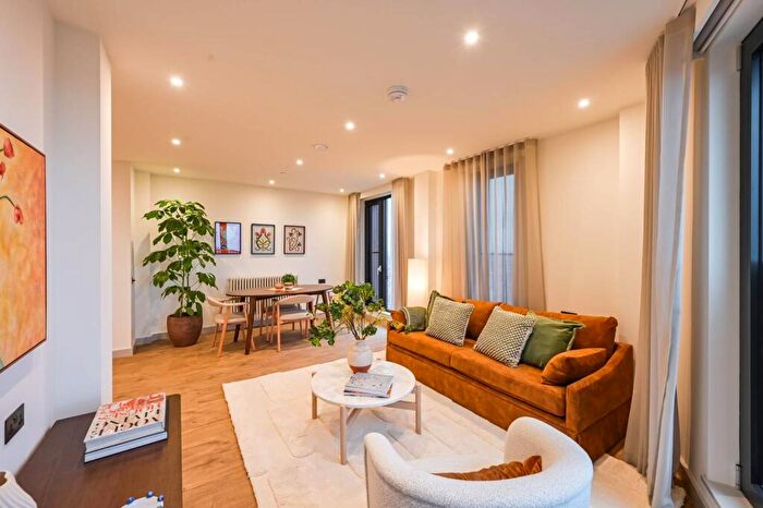 2 Bedroom Flat To Rent In Selbourne Road, Walthamstow, E17