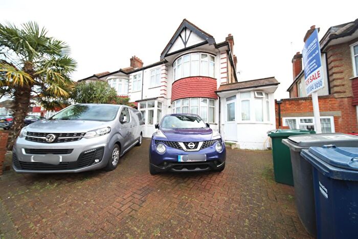4 Bedroom Semi Detached House For Sale In Chase Way, London, N14