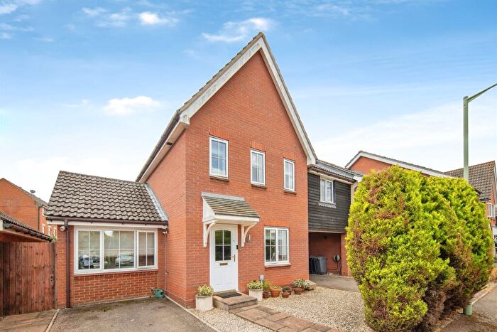 3 Bedroom Link Detached House For Sale In Baird Grove, Kesgrave, Ipswich, IP5