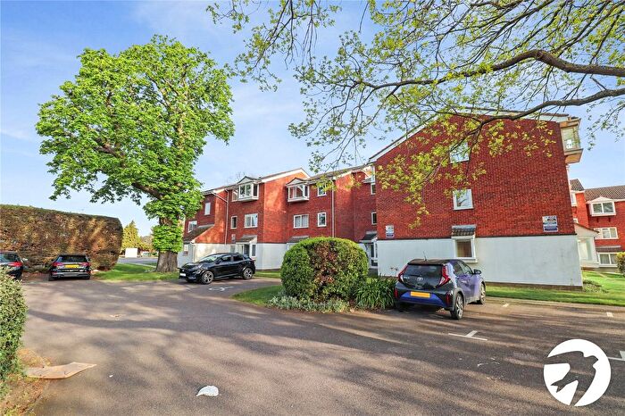 2 Bedroom Flat For Sale In Heathdene Drive, Belvedere, DA17