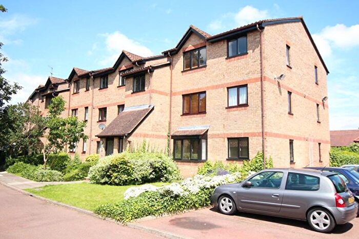 1 Bedroom Apartment To Rent In Isabella Close, Southgate, N14