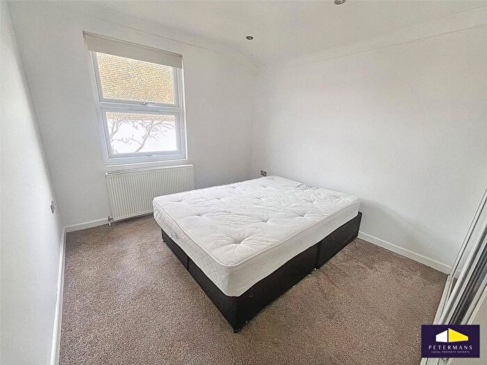 4 Bedroom End Of Terrace House For Sale In Cambria Road, London, SE5