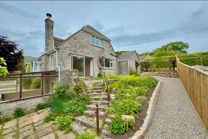 3 Bedroom Detached House For Sale In South Instow, Harmans Cross, BH19