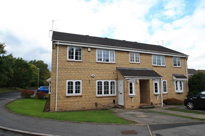 2 Bedroom Flat To Rent In Oakdene Vale, Leeds, West Yorkshire, LS17