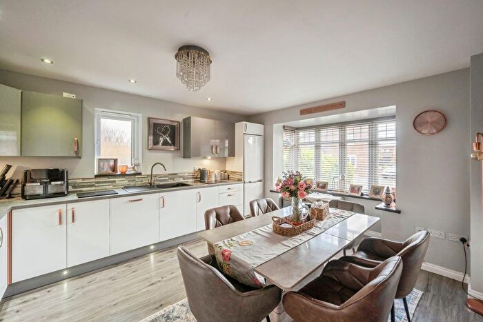 4 Bedroom Detached House For Sale In Fenlake Walk, Rotherham, S63