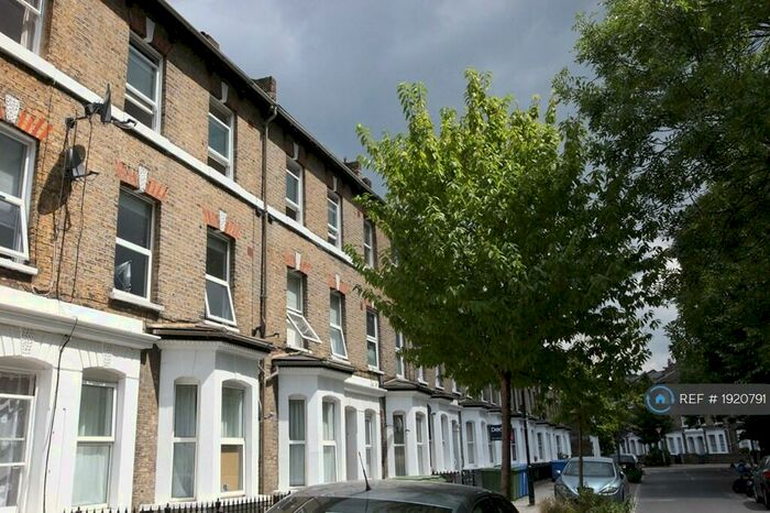 3 Bedroom Flat To Rent In Chatham Street, London, SE17