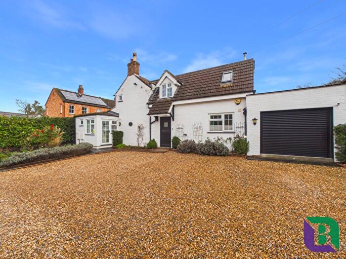 3 Bedroom Link Detached House For Sale In Whitecrest Narrow Path, Aspley Heath, MK17