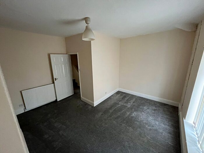 2 Bedroom End Of Terrace House To Rent In Park Lane, Royton, Oldham, OL2