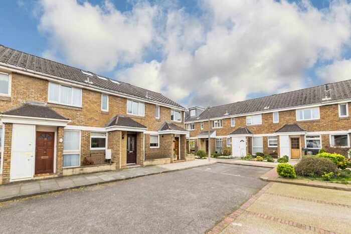 3 Bedroom Property To Rent In Pettiward Close, London, SW15