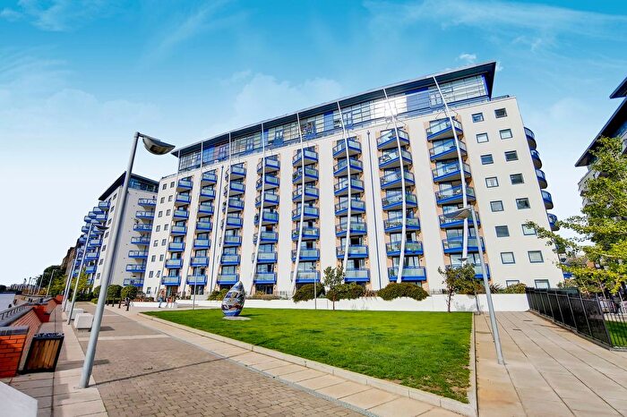 2 Bedroom Flat To Rent In Newton Place, London, E14