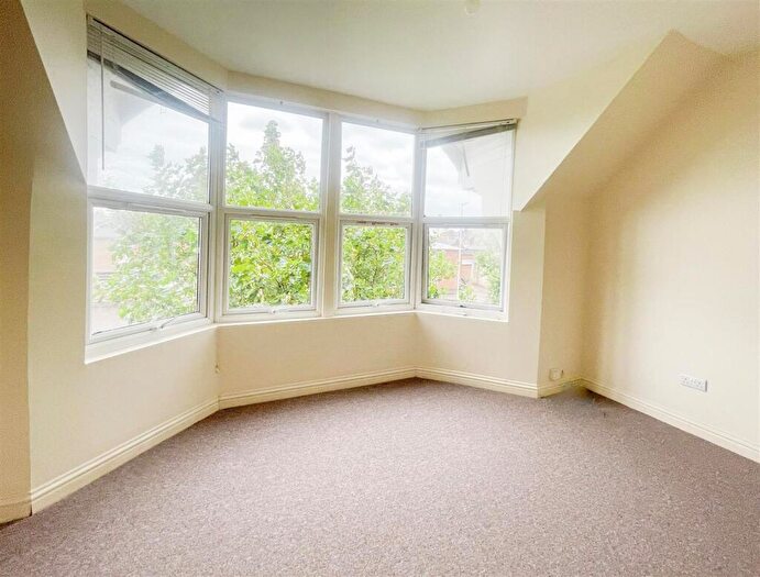 1 Bedroom Flat To Rent In Seaside, Eastbourne, BN22