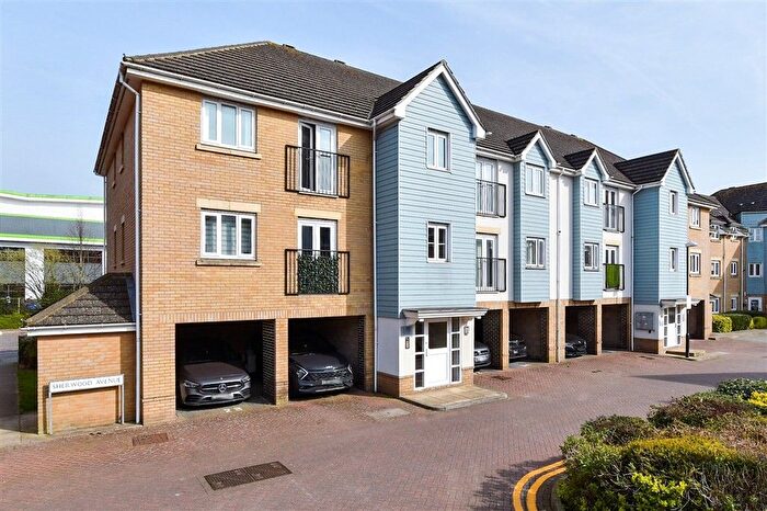 2 Bedroom Flat For Sale In Sherwood Avenue, Larkfield, Aylesford, Kent, ME20
