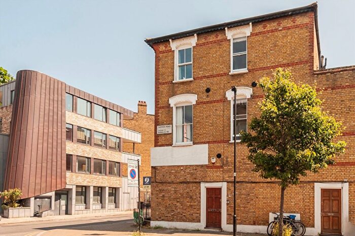 2 Bedroom Flat To Rent In Landor Road, Clapham North, SW9