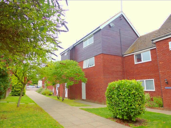 2 Bedroom Flat To Rent In Longfield Road, Tring, HP23