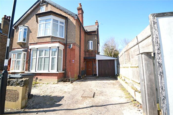 2 Bedroom Property To Rent In Campden Road, South Croydon, CR2