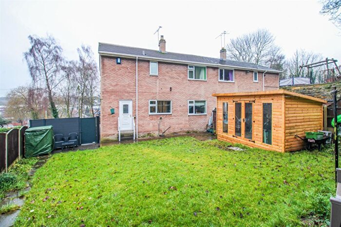 3 Bedroom Semi-detached House For Sale In Castle Garth, Pontefract, WF8