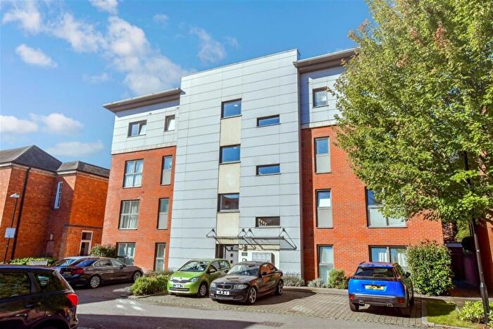 2 Bedroom Flat To Rent In Longley Road, Chichester, West Sussex, PO19