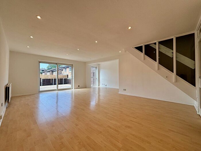 5 Bedroom Terraced House To Rent In Foxgrove Road, Beckenham, BR3