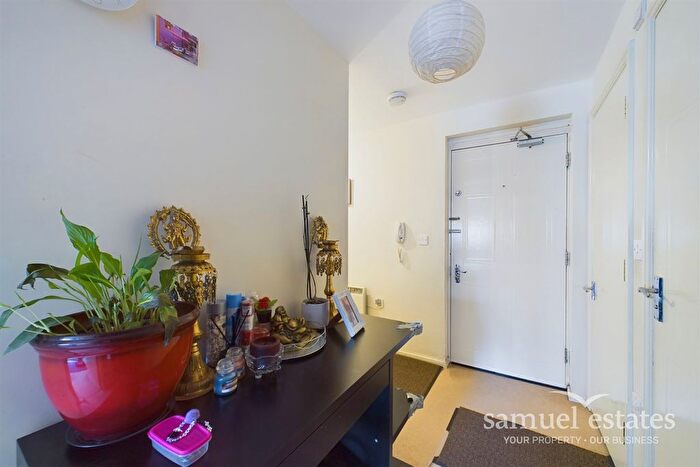 2 Bedroom Flat For Sale In Churchill Lodge, Streatham High Road, SW16