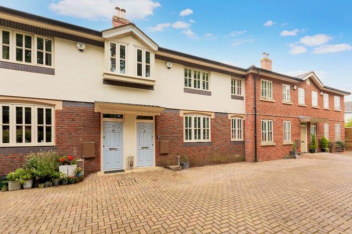 2 Bedroom Mews To Rent In Kings Road, Henley-On-Thames, Oxfordshire, RG9
