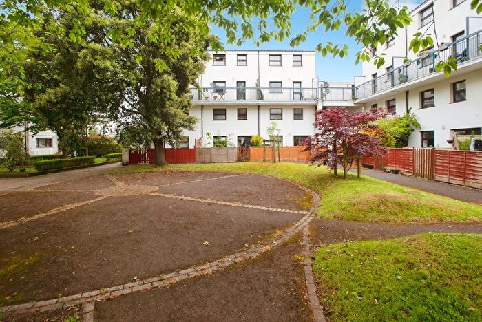 3 Bedroom Maisonette For Sale In Raglan Road, Plymouth, Devon, PL1