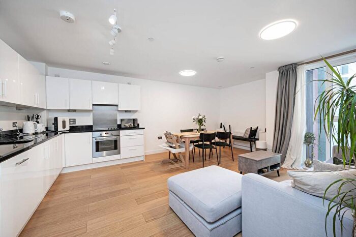 2 Bedroom Flat For Sale In City Road, Clerkenwell, London, EC1V