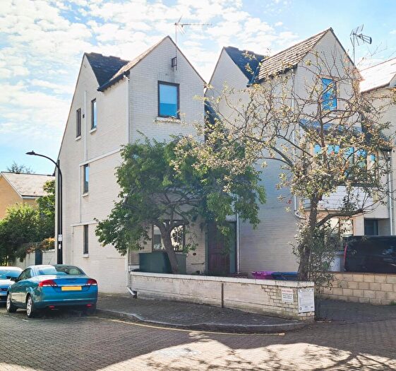 3 Bedroom End Of Terrace House To Rent In Pointers Close, London, E14