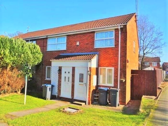 2 Bedroom Maisonette To Rent In Rea Valley Drive, Northfield, Birmingham B31