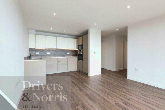 2 Bedroom Apartment For Sale In Skylark Point, Newnton Close, London, N4